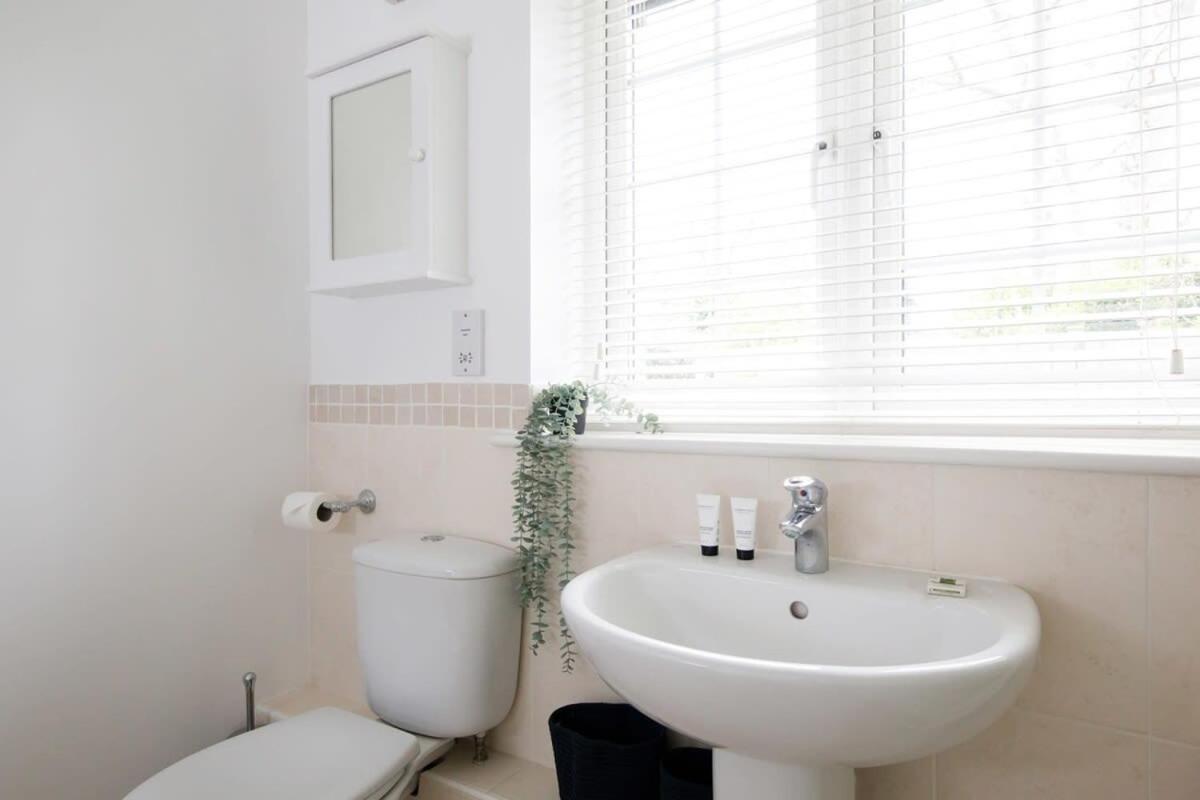 Modern & Stylish Seaside Family Home Chichester Luaran gambar