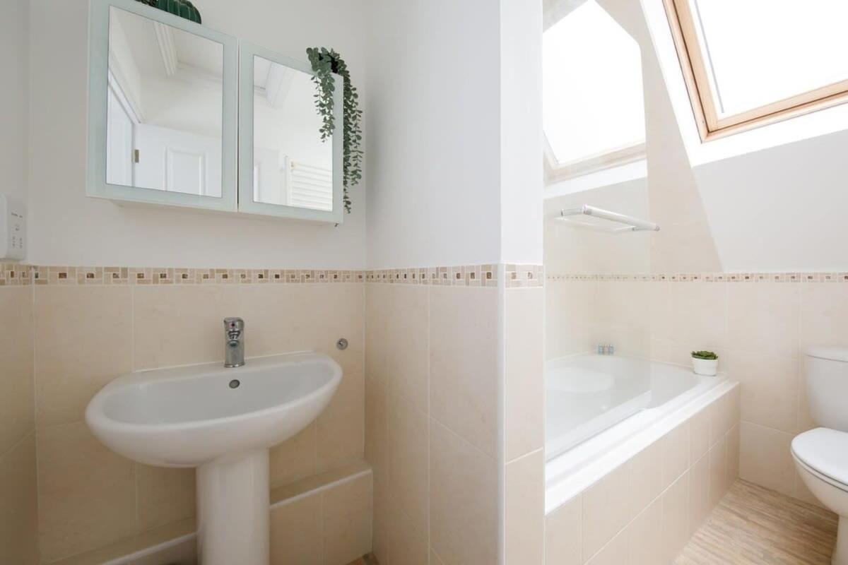 Modern & Stylish Seaside Family Home Chichester Luaran gambar