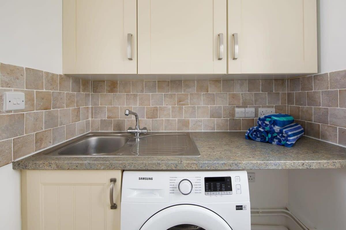 Modern & Stylish Seaside Family Home Chichester Luaran gambar